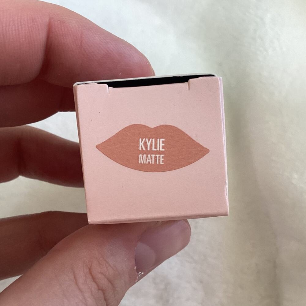 Kylie Cosmetics Lip Kit Matte Lipstick and Liner NIB - Picture 4 of 4
